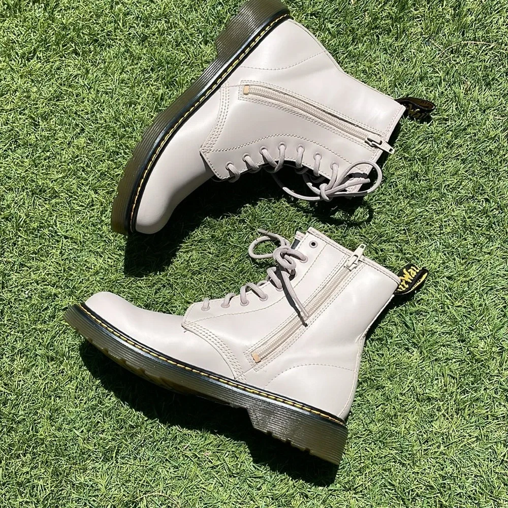NWT DR MARTENS 1460 Fashion Leather Boot!